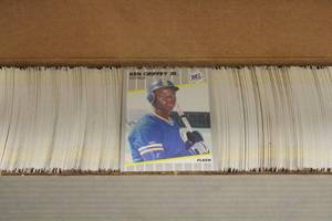 lot 206 image: 1989 Fleer Baseball Complete Set  Ken Griffey Jr. Rookie Card