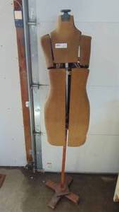 lot 4 image: Vintage adjustable dress form