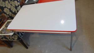 lot 3 image: Vintage enamel top table, chrome legs with red trim