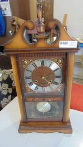 lot 14 image: 31-day wind up clock