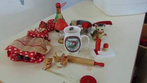 lot 27 image: Misc red kitchen decor pcs