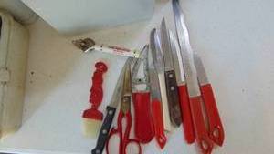 lot 29 image: Vintage red handle knives and misc