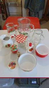 lot 33 image: Strawberry and red kitchen items