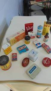 lot 42 image: Lot of vintage misc tins