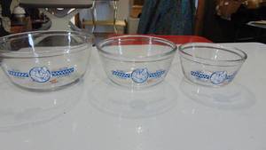 lot 54 image: Set of 3 Anchor Hocking Pillsbury doughboy Bowls