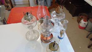 lot 70 image: 6-Vintage oil lamps