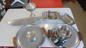 lot 86 image: Misc pewter and vintage trays