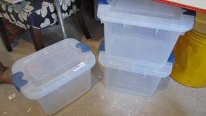 lot 110 image: 3-Rubbermaid storage containers