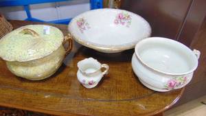 lot 117 image: Vintage washbowl, pee pots and cup