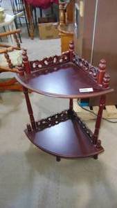 lot 122 image: Newer wood corner table