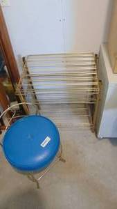 lot 124 image: Vintage gold stool and metal rack