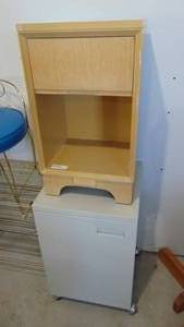 lot 125 image: End table and metal cabinet on wheels