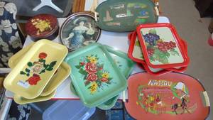 lot 138 image: Lot of misc trays