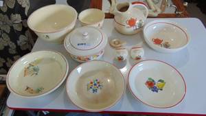 lot 143 image: Lot of vintage kitchenware