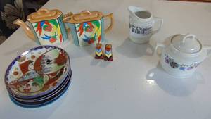 lot 142 image: Misc japan pieces, some asis