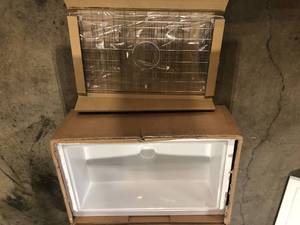 Farmhouse Apron-Front Fireclay 33 in. Single Bowl Kitchen Sink in White with Bottom Grid by Glacier Bay Customer Returns See Pictures