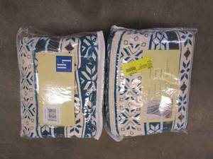 lot 468 image: LOT OF 2 - Lavish Home Lavish Home Stars Fleece Sherpa Throw (OPEN PACKAGING)