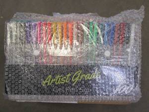 lot 506 image: Hey Play 100 Piece Gel Pen Set (OPEN BOX)