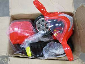 lot 552 image: Lil Rider Lil Rider 80-FL238D-R 3 Wheel Trike Motorcycle in Red (OPEN BOX)