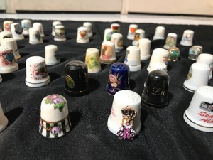 lot 11 image: 67 collectible thimbles