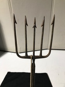 lot 16 image: Vintage 5 tine fishing spear
