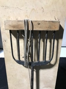 lot 18 image: Vintage 7 tine fishing spear