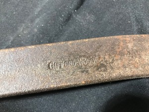 lot 3 image: Vintage Gifford Wood Company Ice Block Tongs