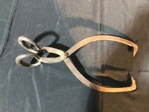 lot 21 image: Vintage ice block tongs