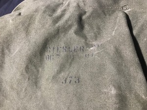 lot 22 image: Military duffle bag