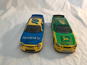 lot 53 image: 2 - NASCAR die cast 124 scale stock car