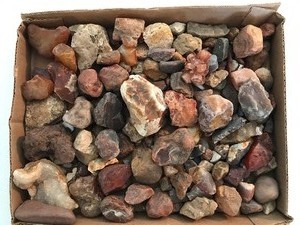 lot 58 image: Flat of rocks - some agates