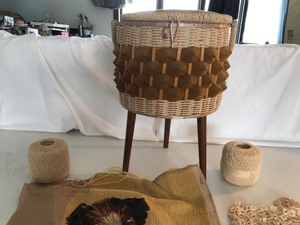 lot 72 image: Vintage Singer Sewing Basket Stand with Removable Legs