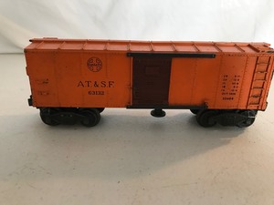 lot 74 image: Vintage Lionel Train Santa Fe ATSF 63132 OPERATING Box Car wFigure X3464