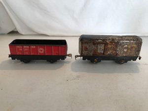lot 76 image: 2 - Vintage Marx train pieces