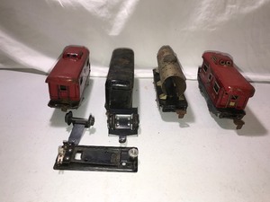 lot 90 image: 4 - Marx O-Gauge train pieces