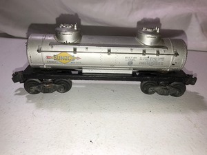 lot 93 image: Vintage Lionel 6465 Sunoco Train Tank Car O Gauge