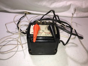 lot 96 image: Vintage Lionel No. 1033 Multi-Control Transformer For train set