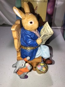 lot 100 image: 2 - Porcelain decorate Easter rabbit trinket boxes