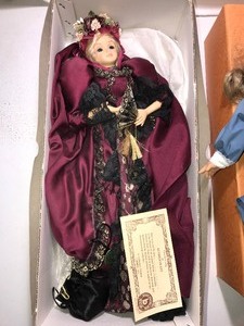 lot 301 image: 2 - Collector dolls in original boxes