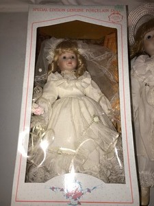 lot 304 image: 2 - Collector dolls in original boxes