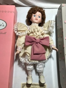 lot 307 image: 2 - Collector dolls in original boxes