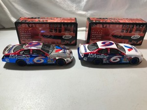lot 312 image: 2000 NASCAR Racing Champions Mark Martin #6 Valvoline First Production run 2 car set under the lights 124 scale