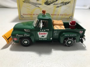 lot 321 image: 1996 Matchbox 1954 Ford F100 Sinclair Snow Plow die cast 143 scale