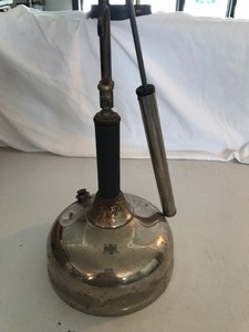 lot 343 image: Vintage Coleman Quick-Lite Gas Table LampLantern. Missing fuel knob and has dent as seen in pictures