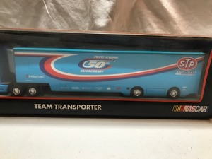 lot 344 image: 1999 Hot Wheels Nascar Petty Pontiac Racing Team Semi Transporter