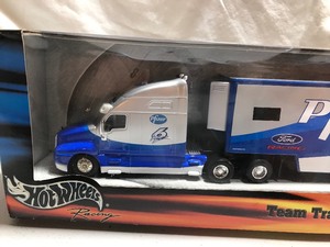 lot 345 image: 2001 Hot Wheels NASCAR Racing Team Semi Transporters Pfizer Roush #6 Mark Martin