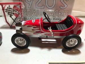 lot 348 image: 2001 MATCO TOOLS 1920S PEDAL RACER COIN BANK DIE CAST CAR CROWN PDLCAR01