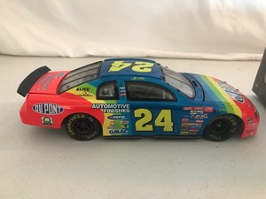 lot 375 image: 1998 NASCAR MAC Tools Jeff Gordon #24 Dupont 124 scale die cast stock