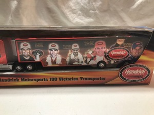 lot 387 image: 2001 Hotwheels Hendrick Motorsports 100 Victories 164 Diecast Semi Transporter