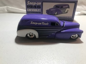 lot 390 image: Snap-On Tools 1946 Chevrolet Street Rod Die Cast Bank 125 Scale